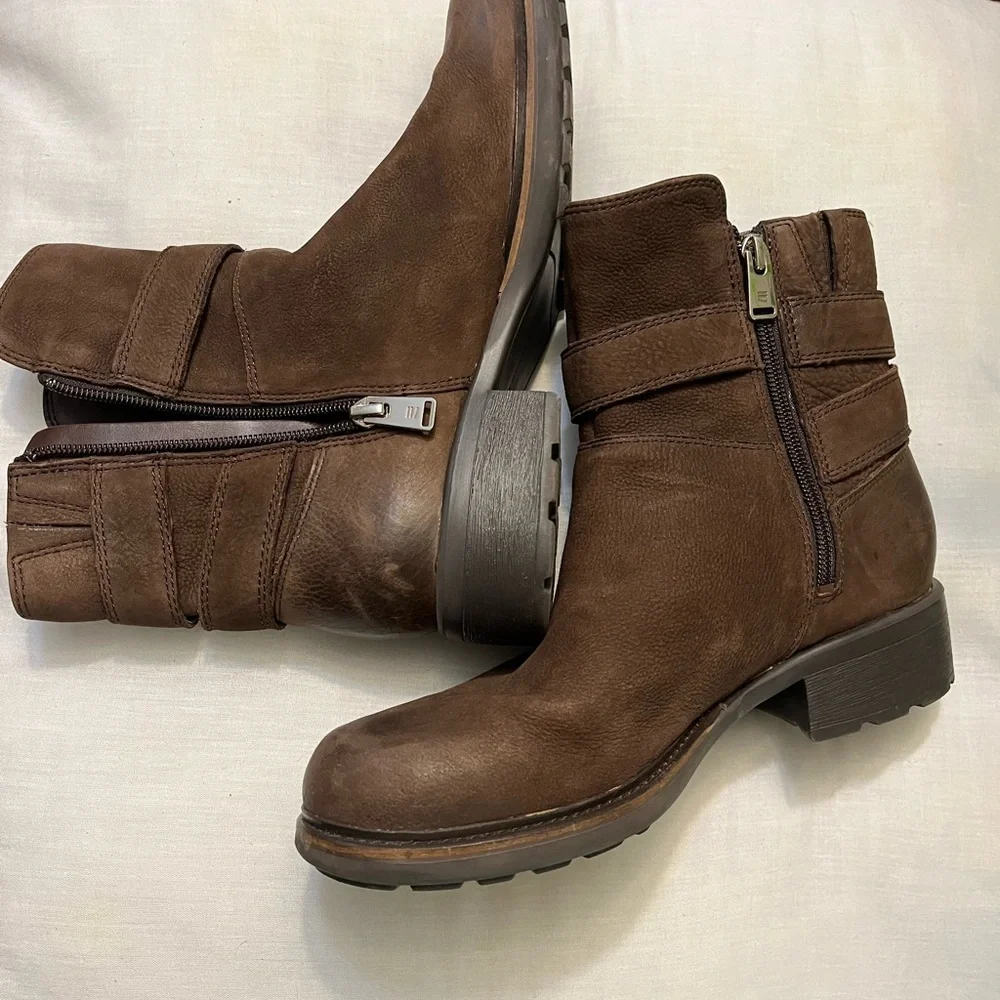 Rockport side zip/buckle boot